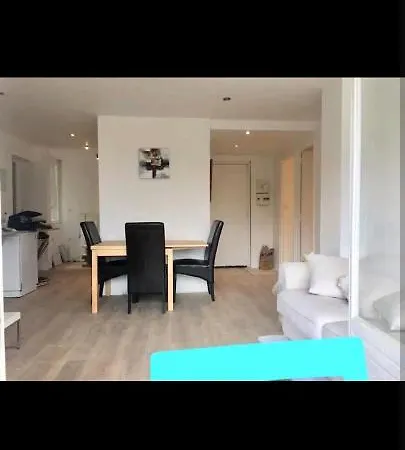 Apartament 4 *